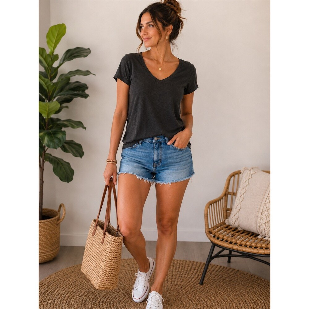 Universal Thread T-Shirt Womens Size M Black V-Neck Short Sleeve Relaxed